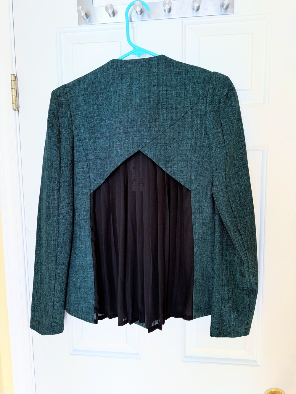 Angeleye London Women’s Teal Open-Back Pleated Blazer Jacket